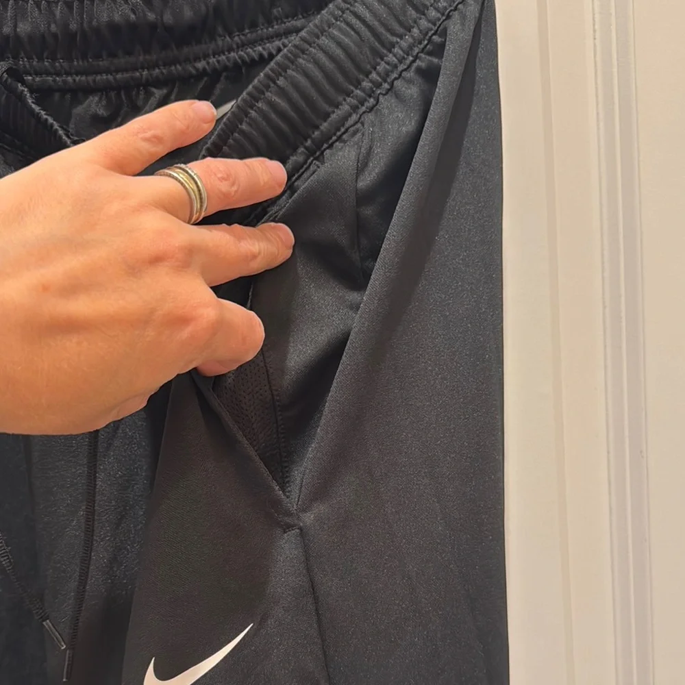 Nike Dri Fit Black Track Pants Sleek Athletic Fit Women’s Small